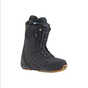 SKI / Snowboard Season  - Women’s snowboard boot
